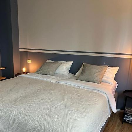 Studio In Villa Near Fiera Milano At Metro Stop Pero Kültér fotó
