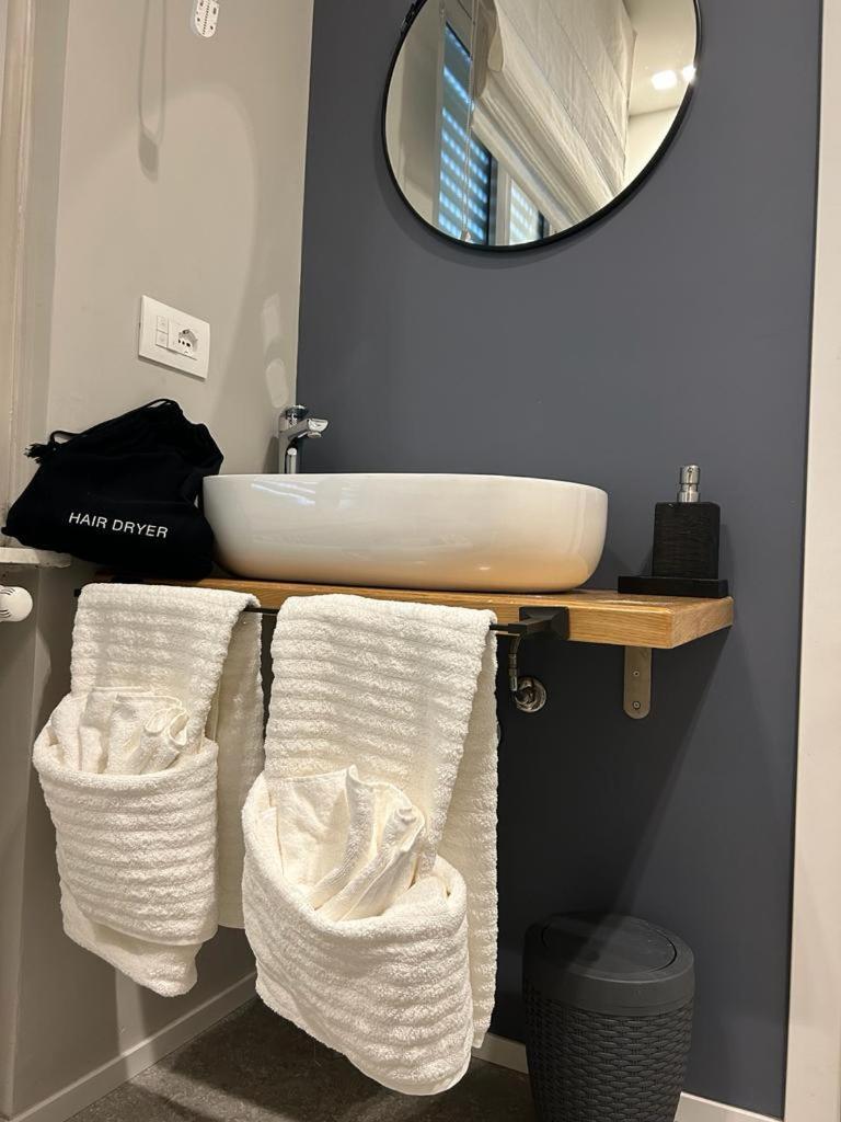 Studio In Villa Near Fiera Milano At Metro Stop Pero Kültér fotó